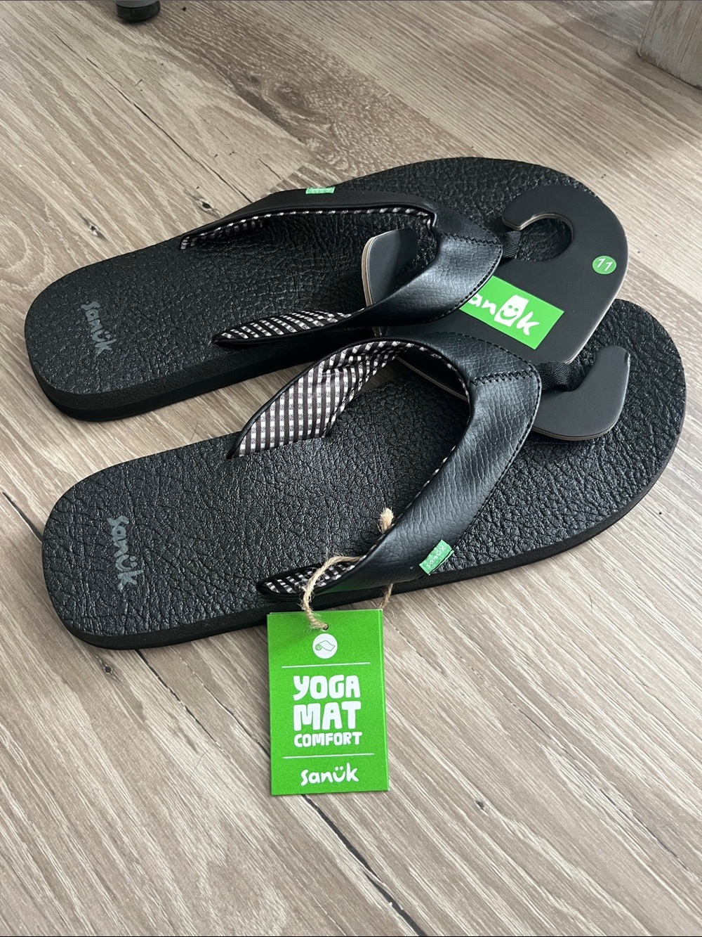 NWT Sanuk sandals/11